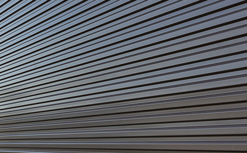 哪些因素會造成外墻板老化？